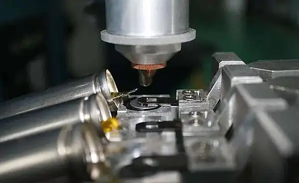 La máquina de soldadura láser de fibra óptica está reemplazando continuamente los métodos tradicionales de soldadura
